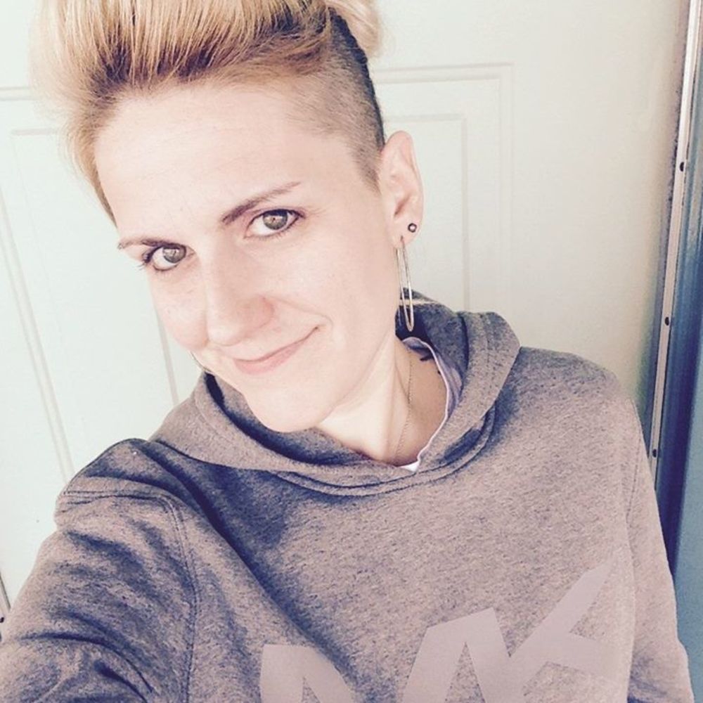 Meet your Posher, Holly